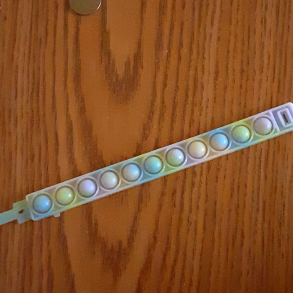 POP IT GLOWING BRACELET NRMINT CONDITION